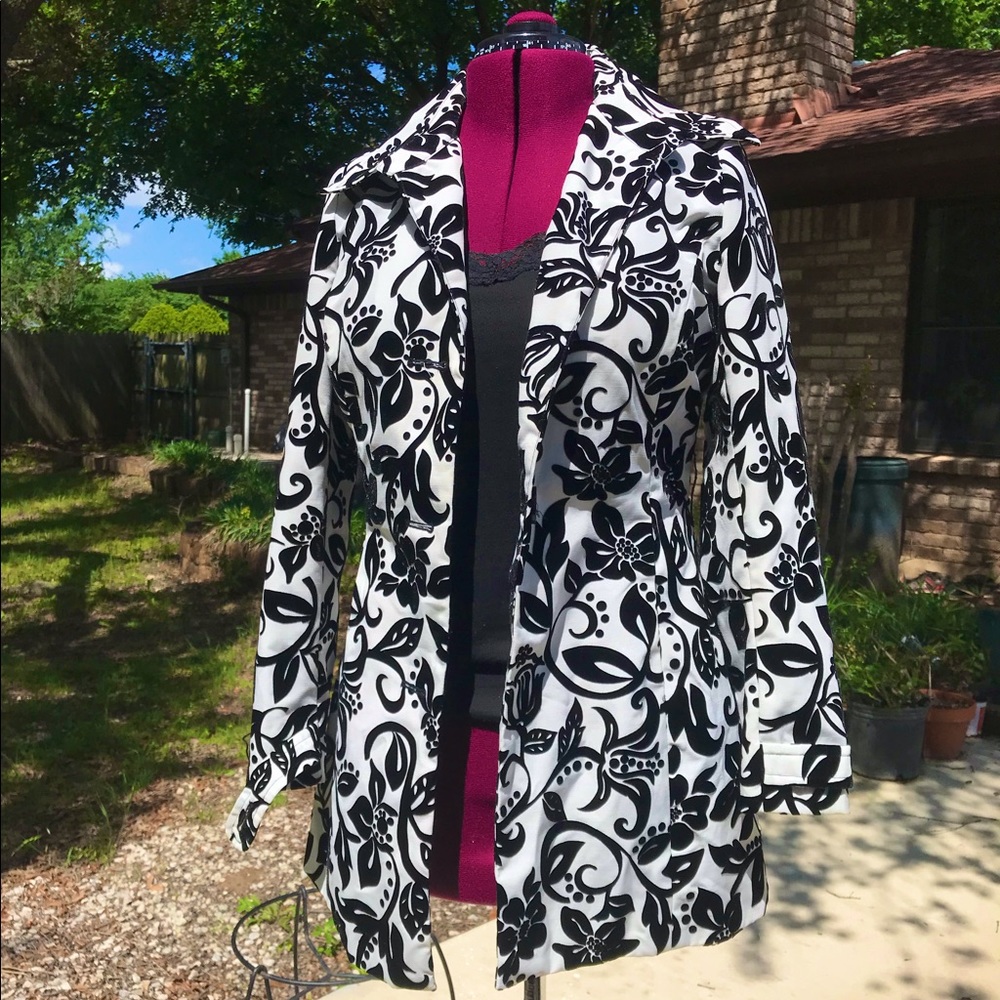 Ali Miles | Cream Coat with Velvet Black Design☕️